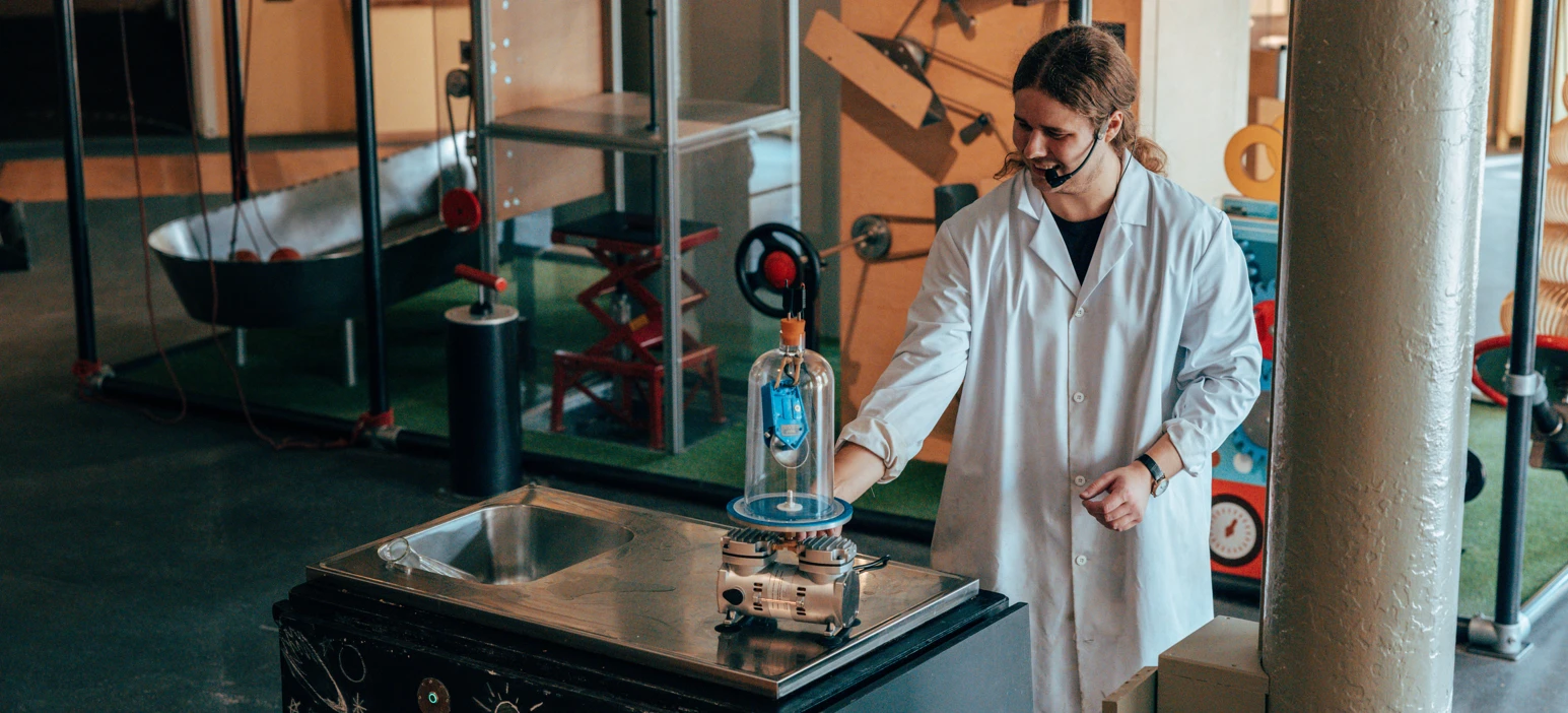 Man experimenterar med vakuum