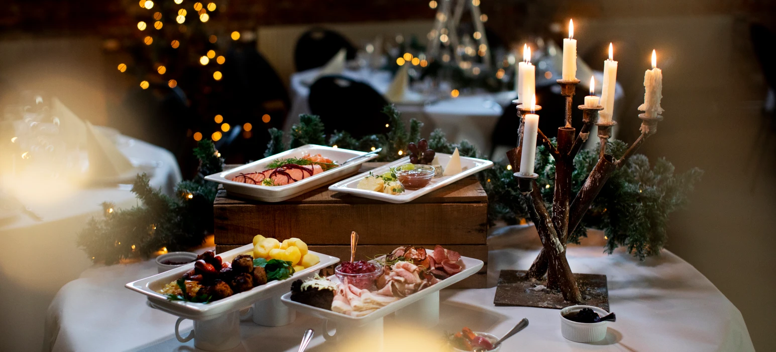 Mat uppdukad för julbord