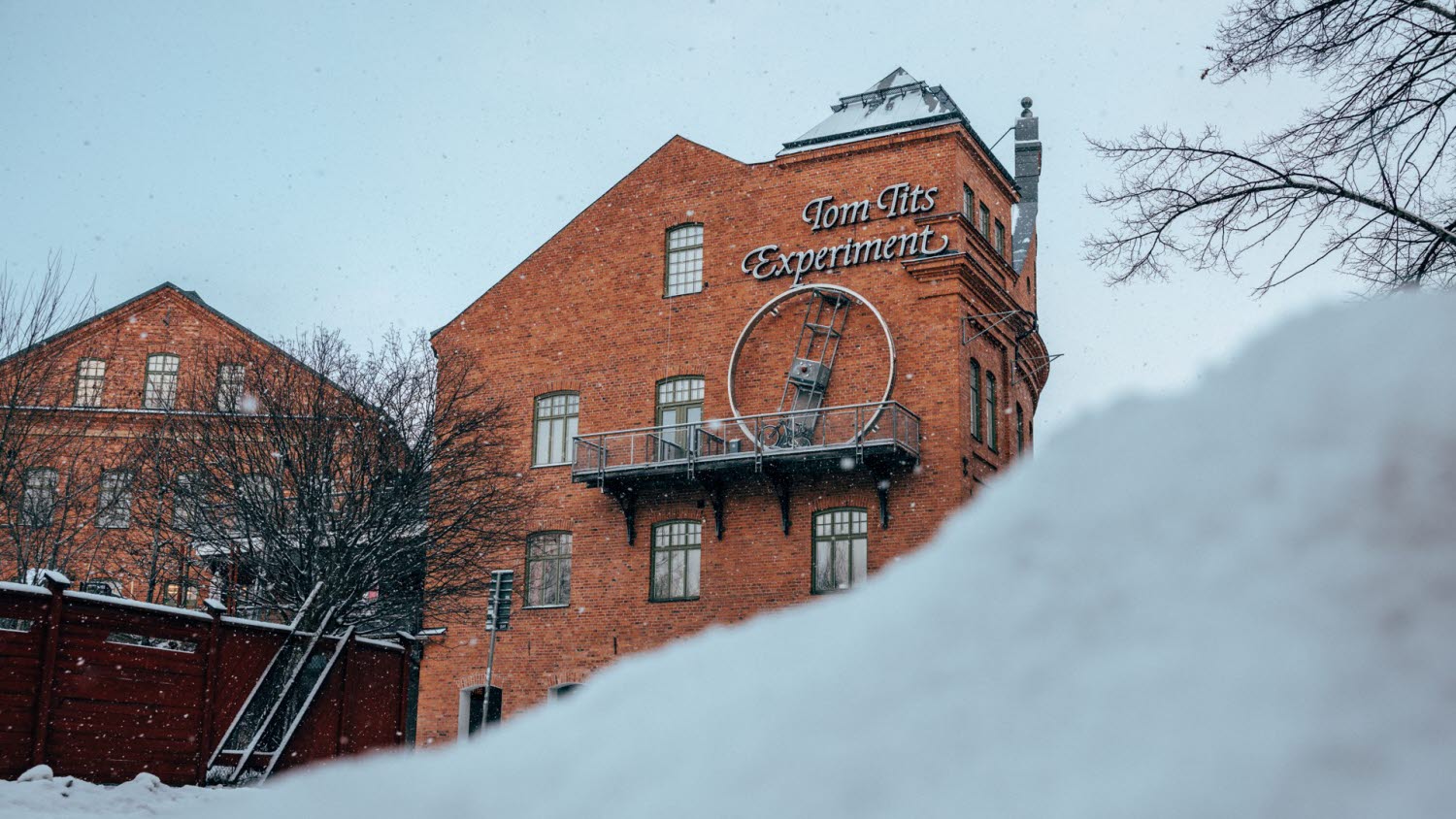 Tom Tits Experiment fasad i snöväder